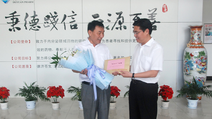 市委常委、開(kāi)發(fā)區(qū)黨工委書(shū)記曹衛(wèi)東走訪慰問(wèn)李永安董事長(zhǎng)